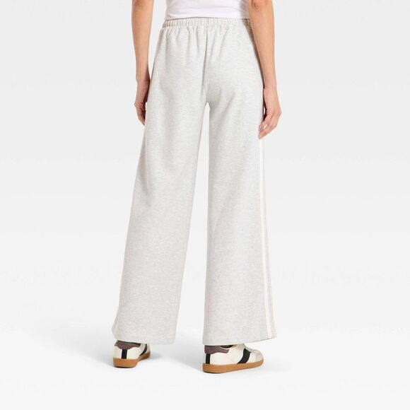 Universal Thread - Women's Mid-Rise Straight Leg Track Sweatpants - U Gray - Picture 2 of 3